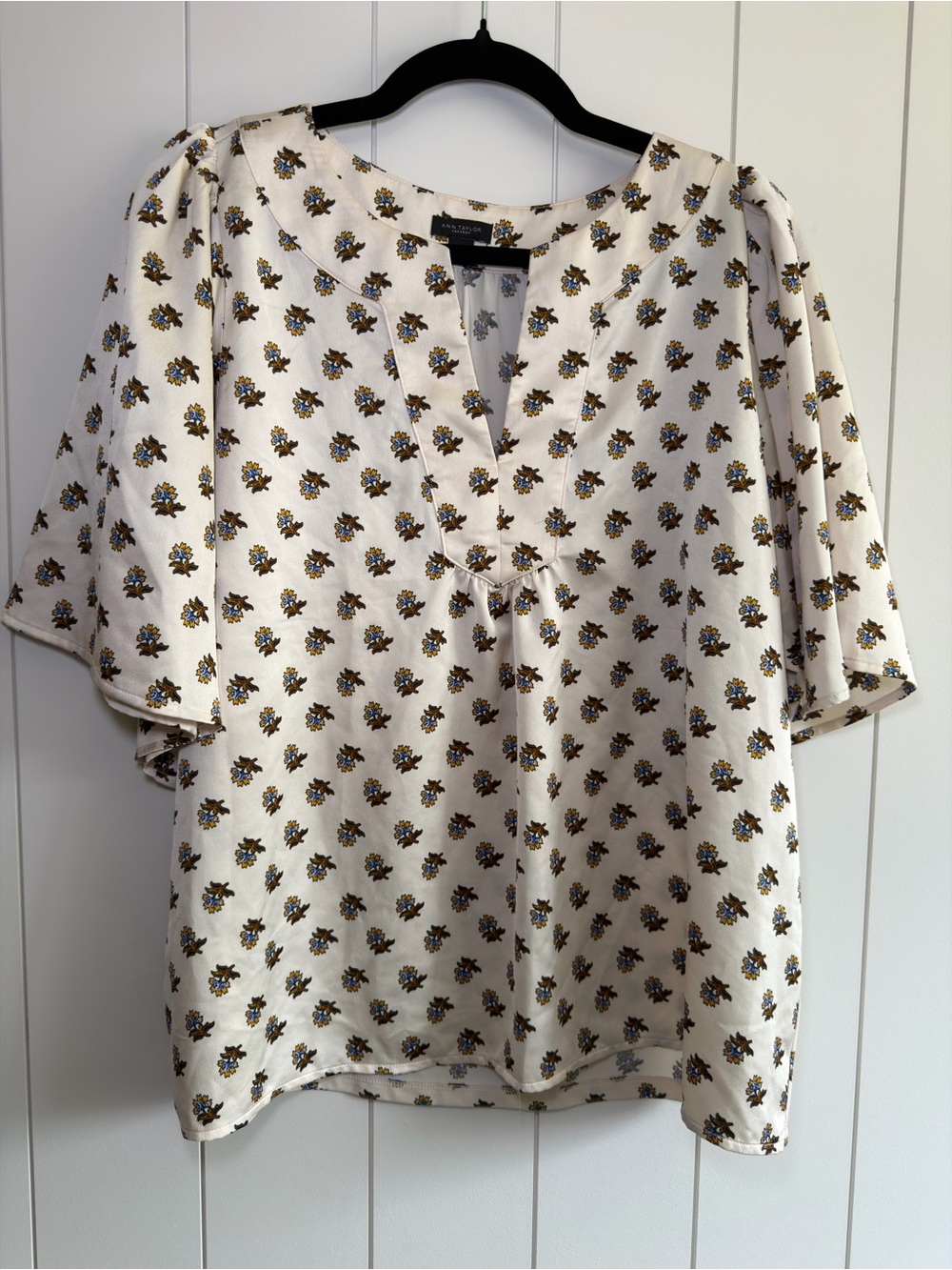 Ann Taylor Cream Floral Split-Neck Blouse